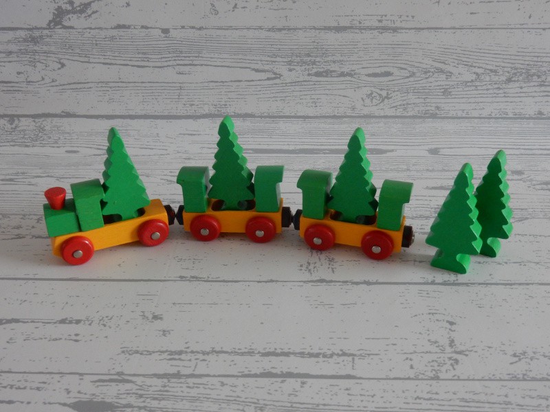 Trein set wagon met bomen geel groen rood