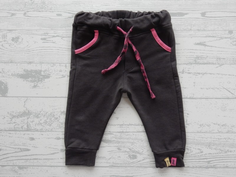 Quapi broekje sweatpants donkergrijs roze Vayza maat 68