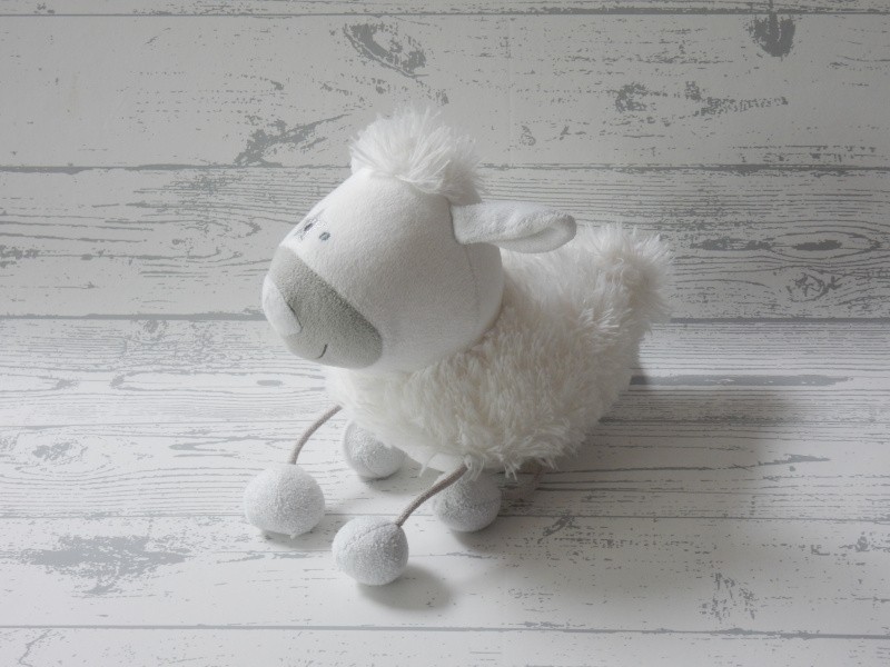 Prenatal knuffel velours wit grijs schaap met bungel pootjes