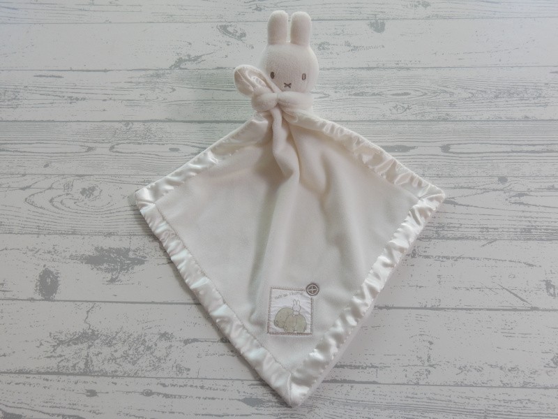 Nijntje Miffy newborn comforter knuffeldoek velours satijn wit